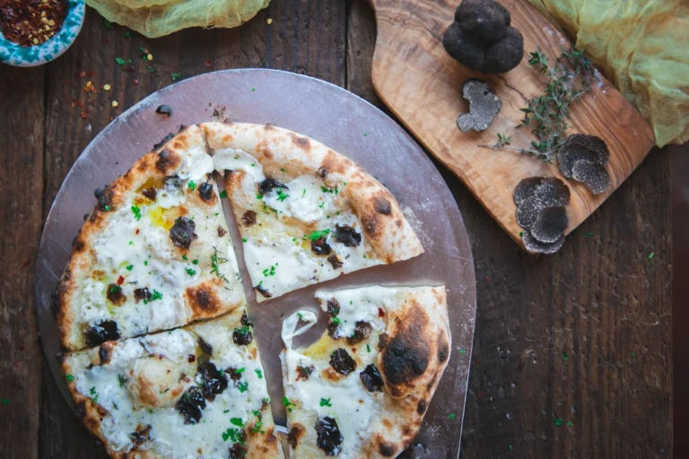Black truffle pizza, pizza al tartufo nero